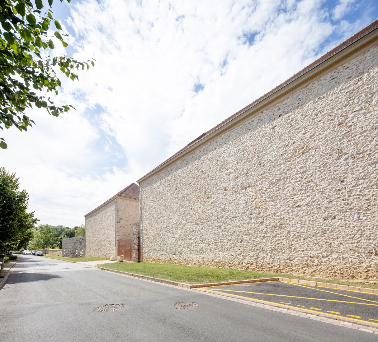 Centro cultural de Chessy por OPUS 5 Architectes. Fotografía por Luc Boegly.