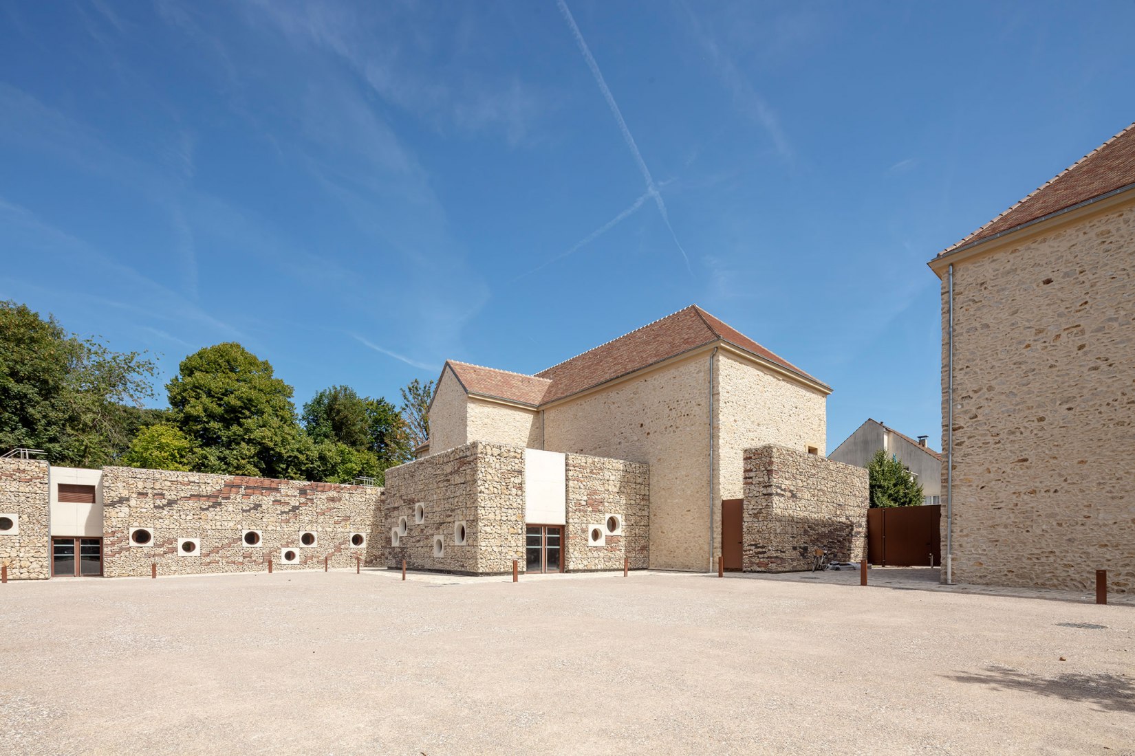 Centro cultural de Chessy por OPUS 5 Architectes. Fotografía por Luc Boegly.