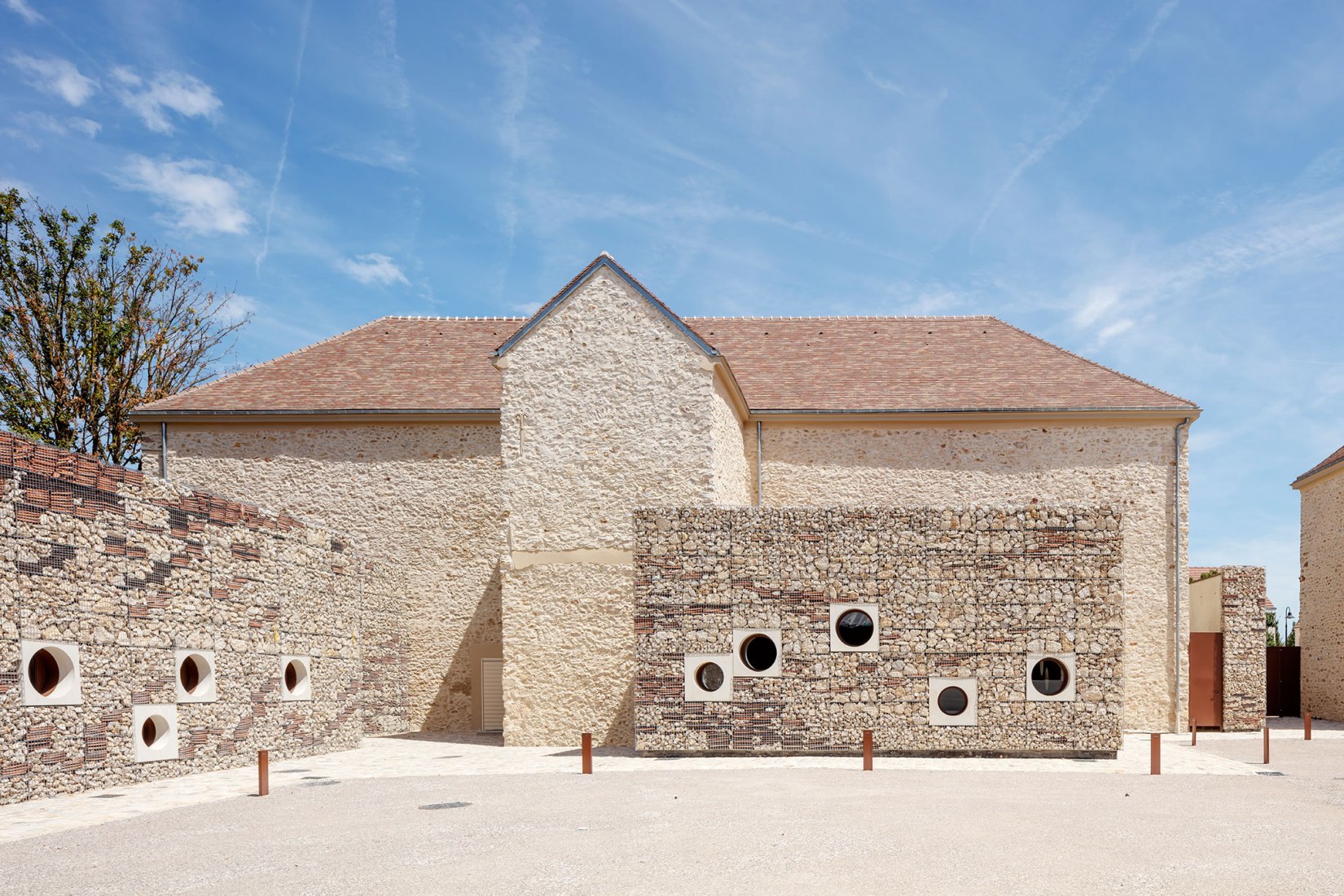 Centro cultural de Chessy por OPUS 5 Architectes. Fotografía por Luc Boegly.