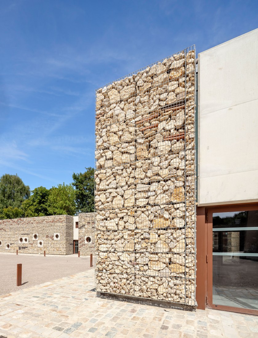Centro cultural de Chessy por OPUS 5 Architectes. Fotografía por Luc Boegly.