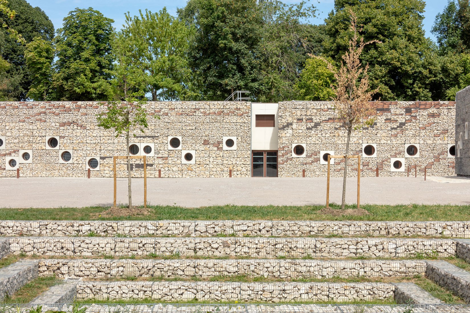Centro cultural de Chessy por OPUS 5 Architectes. Fotografía por Luc Boegly.