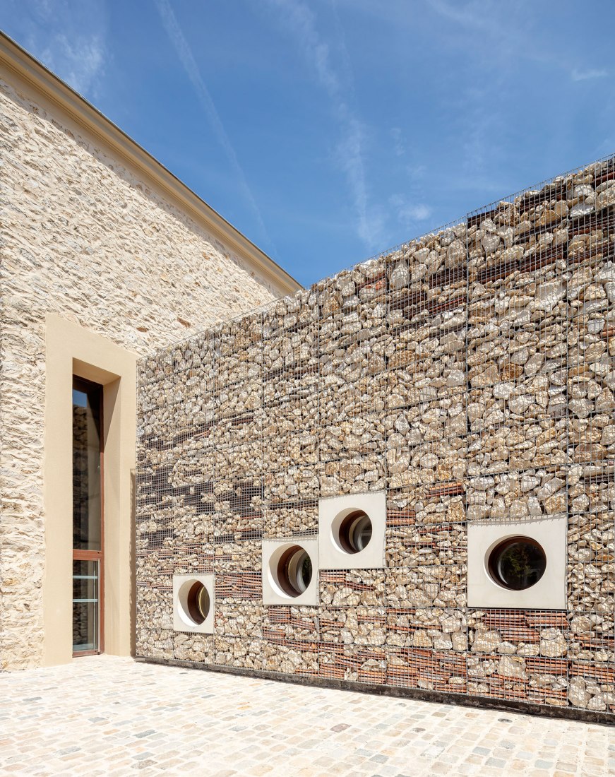 Centro cultural de Chessy por OPUS 5 Architectes. Fotografía por Luc Boegly.