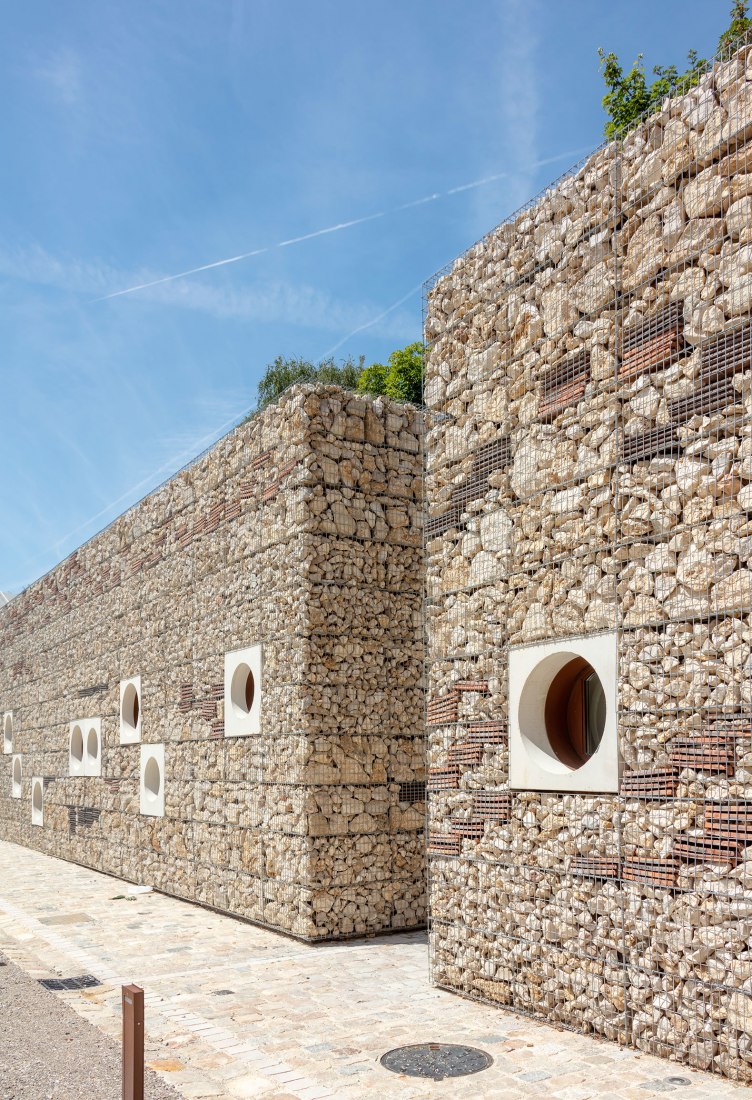 Centro cultural de Chessy por OPUS 5 Architectes. Fotografía por Luc Boegly.