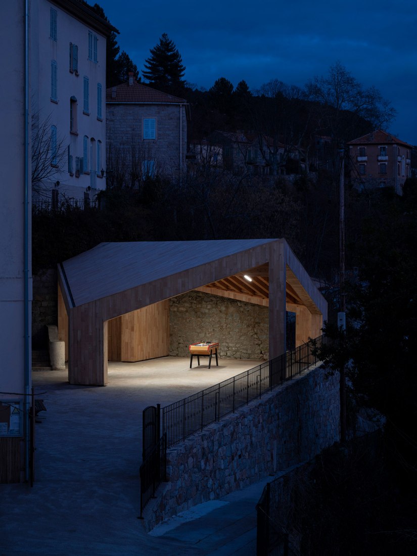  Auvent d'Evisa by Orma Architettura. Photograph courtesy of Orma Architettura.