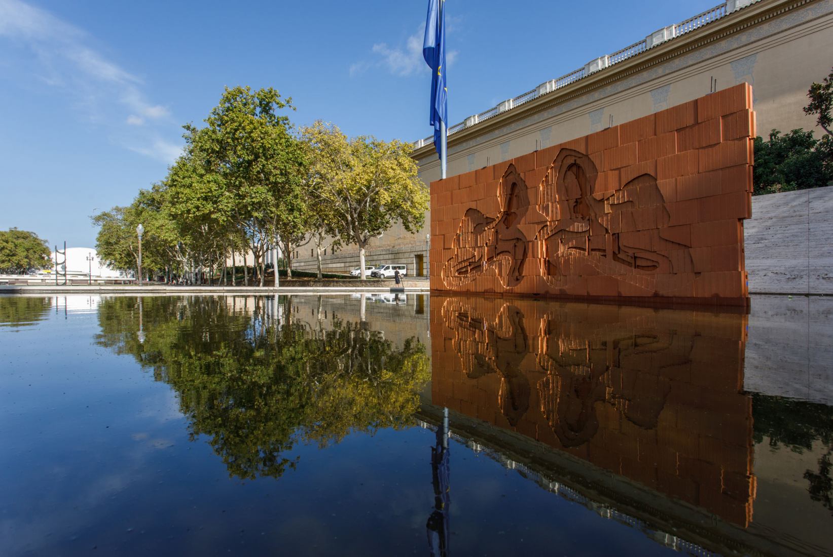 Psicoarquitectura, by Oscar Abraham Pabón, in the Mies van der Rohe Pavilion. Photograph by Anna Mas.