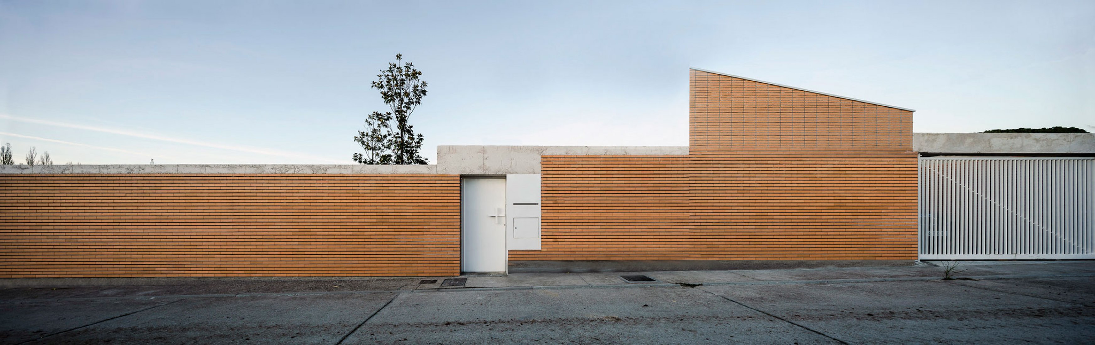 Casa Fa por Óscar Miguel Ares Álvarez. Fotografía por Pedro Iván Ramos y Óscar Miguel Ares.