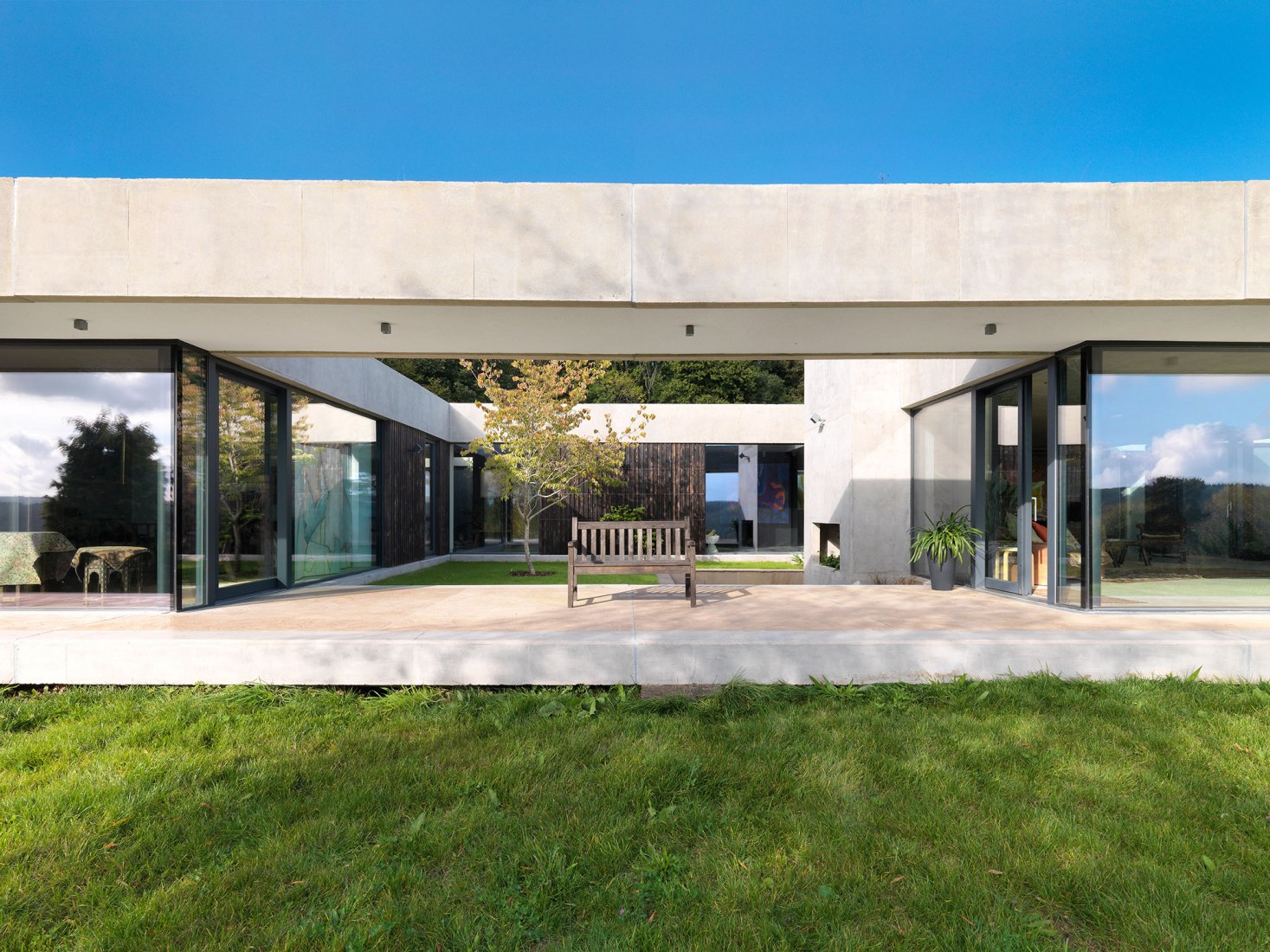 Inside Outside House by Loyn + Co Architects The Strength of