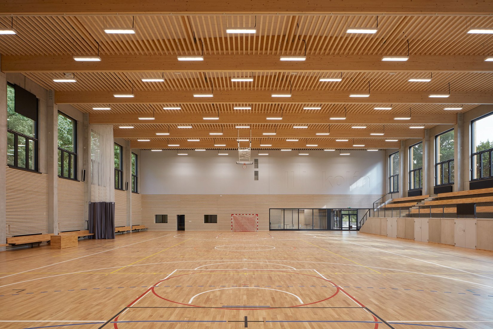 Pabellón deportivo en Borky por OV-architekti. Fotografía por BoysPlayNice.
