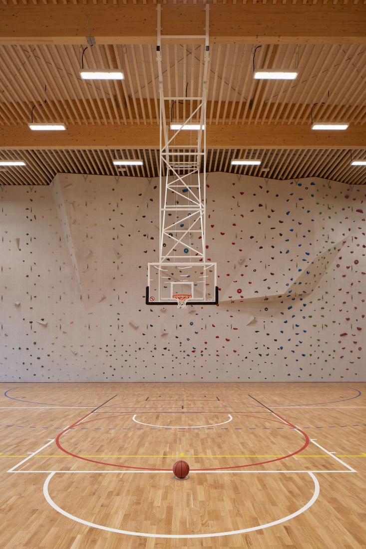 Pabellón deportivo en Borky por OV-architekti. Fotografía por BoysPlayNice.