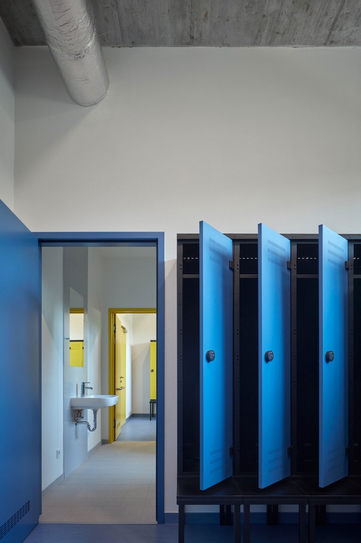 Pabellón deportivo en Borky por OV-architekti. Fotografía por BoysPlayNice.