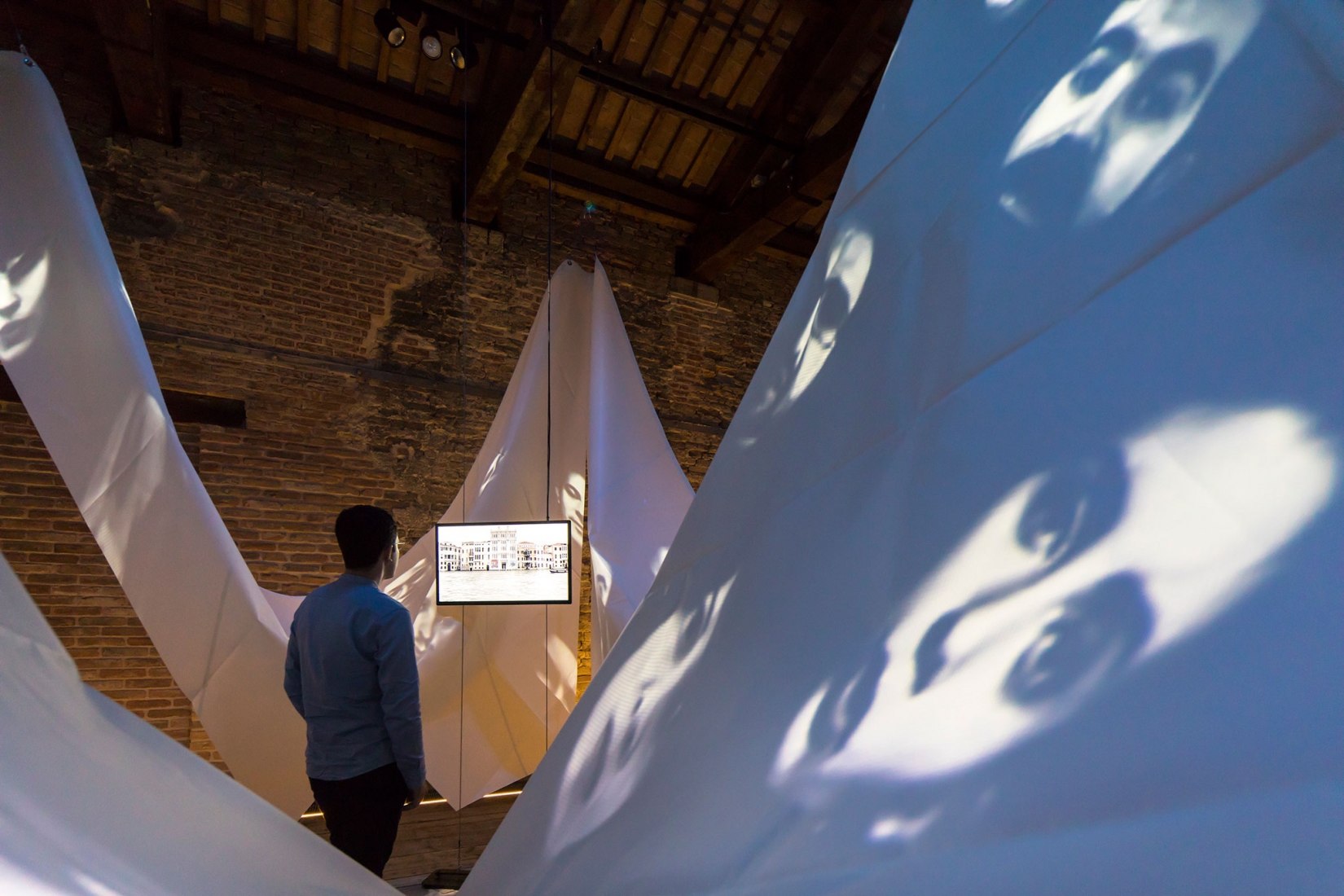 Vardiya / the Shift. Pabellón Turco para la Bienal de Arquitectura de Venecia 2018. Imagen cortesía de İKSV