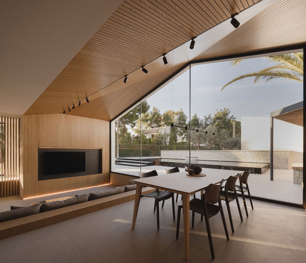 Rehabilitación de una vivienda. Casa Facetada por Pablo Muñoz Payá ...
