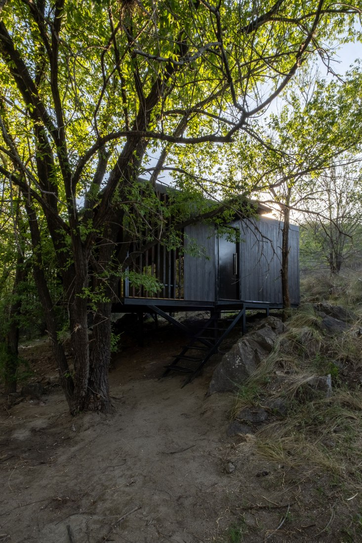 Little House on the River by Pablo Senmartin Arquitectos. Photograph by Andrés Domínguez.