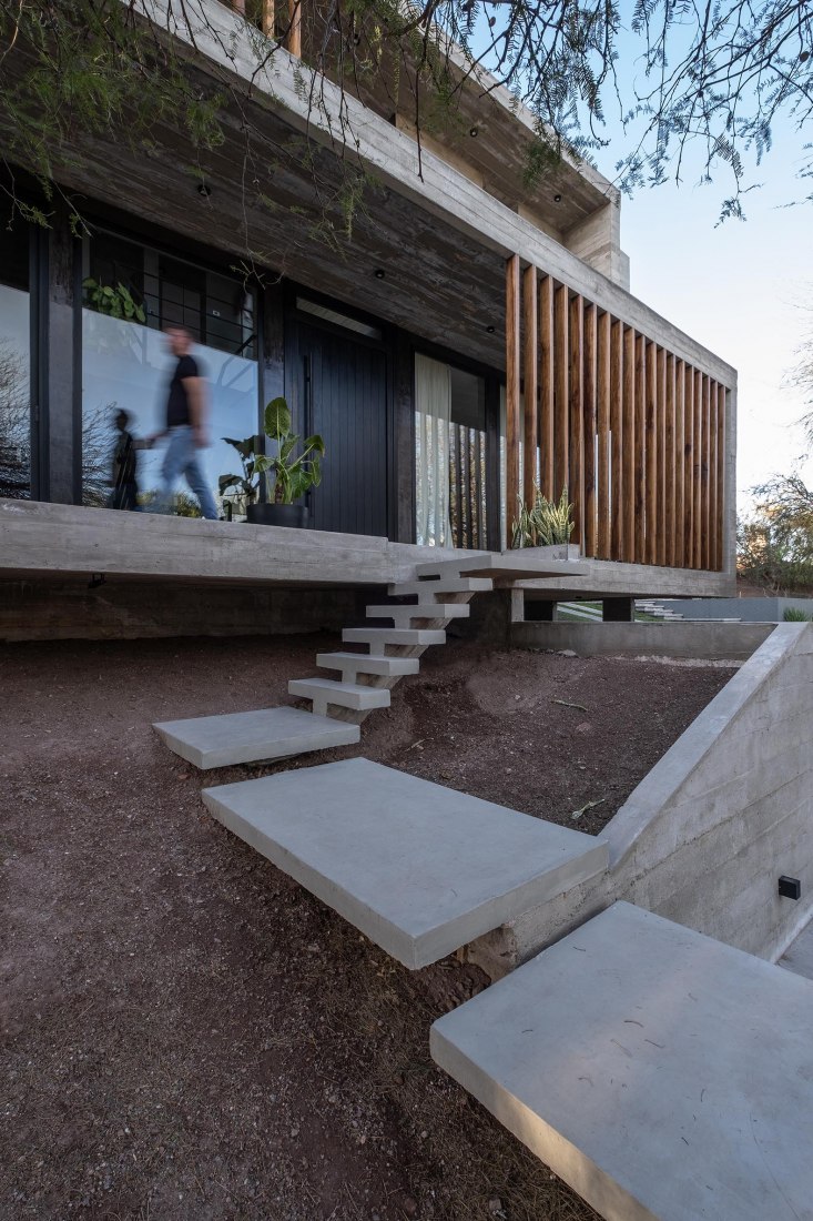 Casa en El Rodeo por Pablo Senmartin Arquitectos. Fotografía por Andrés Domínguez.
