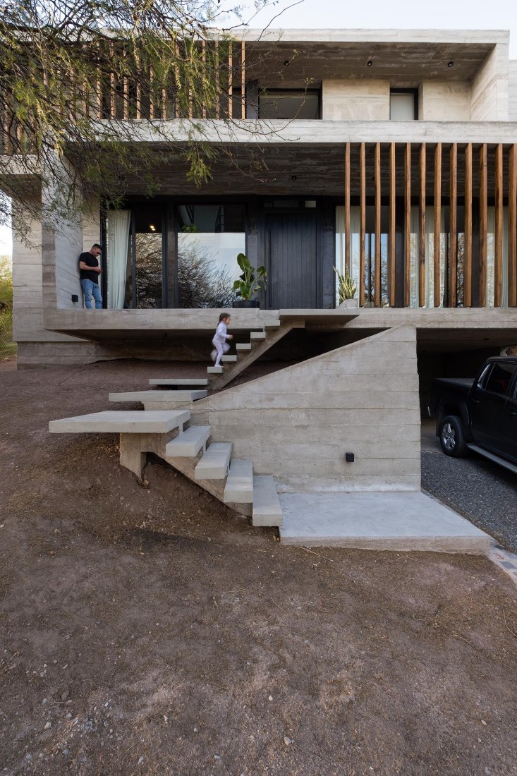 Casa en El Rodeo por Pablo Senmartin Arquitectos. Fotografía por Andrés Domínguez.