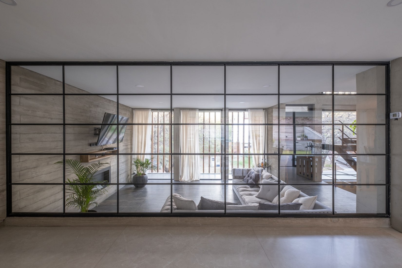 Casa en El Rodeo por Pablo Senmartin Arquitectos. Fotografía por Andrés Domínguez.