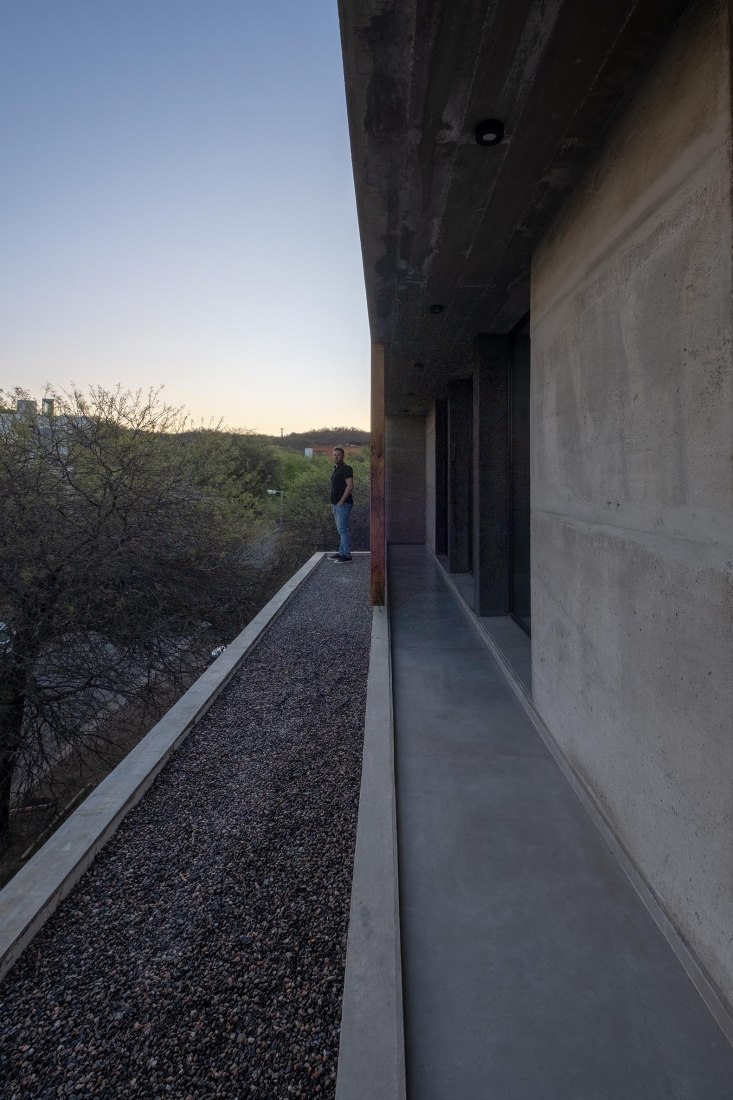 Casa en El Rodeo por Pablo Senmartin Arquitectos. Fotografía por Andrés Domínguez.