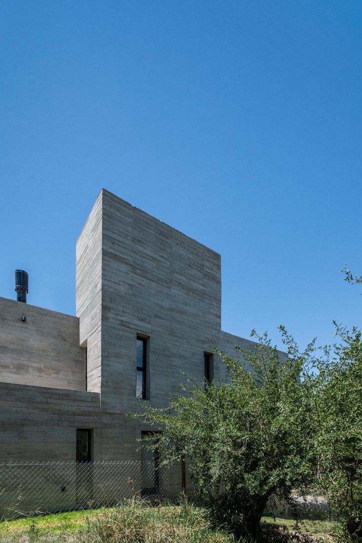Casa en El Rodeo por Pablo Senmartin Arquitectos. Fotografía por Andrés Domínguez.