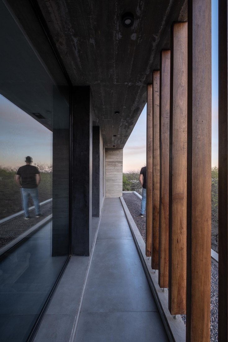 Casa en El Rodeo por Pablo Senmartin Arquitectos. Fotografía por Andrés Domínguez.