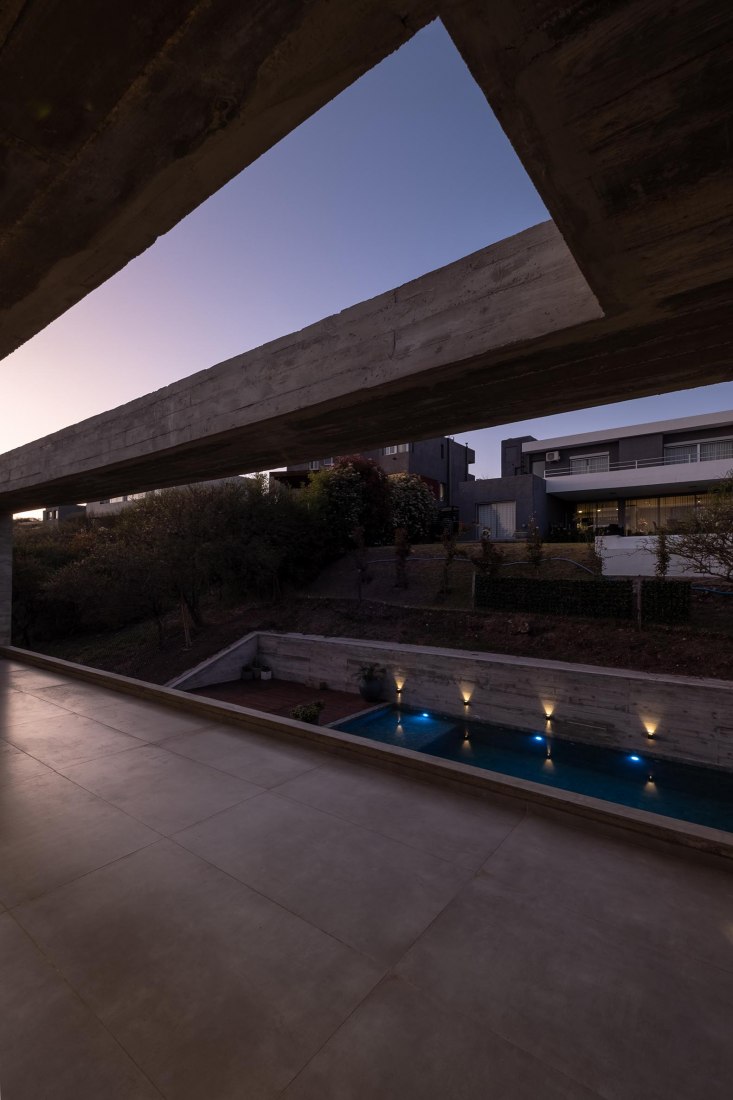 Casa en El Rodeo por Pablo Senmartin Arquitectos. Fotografía por Andrés Domínguez.