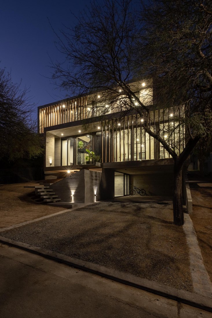 Casa en El Rodeo por Pablo Senmartin Arquitectos. Fotografía por Andrés Domínguez.
