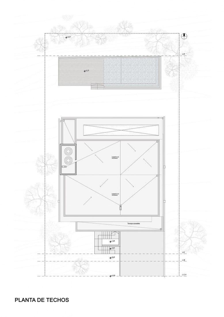 Plano de cubiertas. Casa en El Rodeo por Pablo Senmartin Arquitectos. 