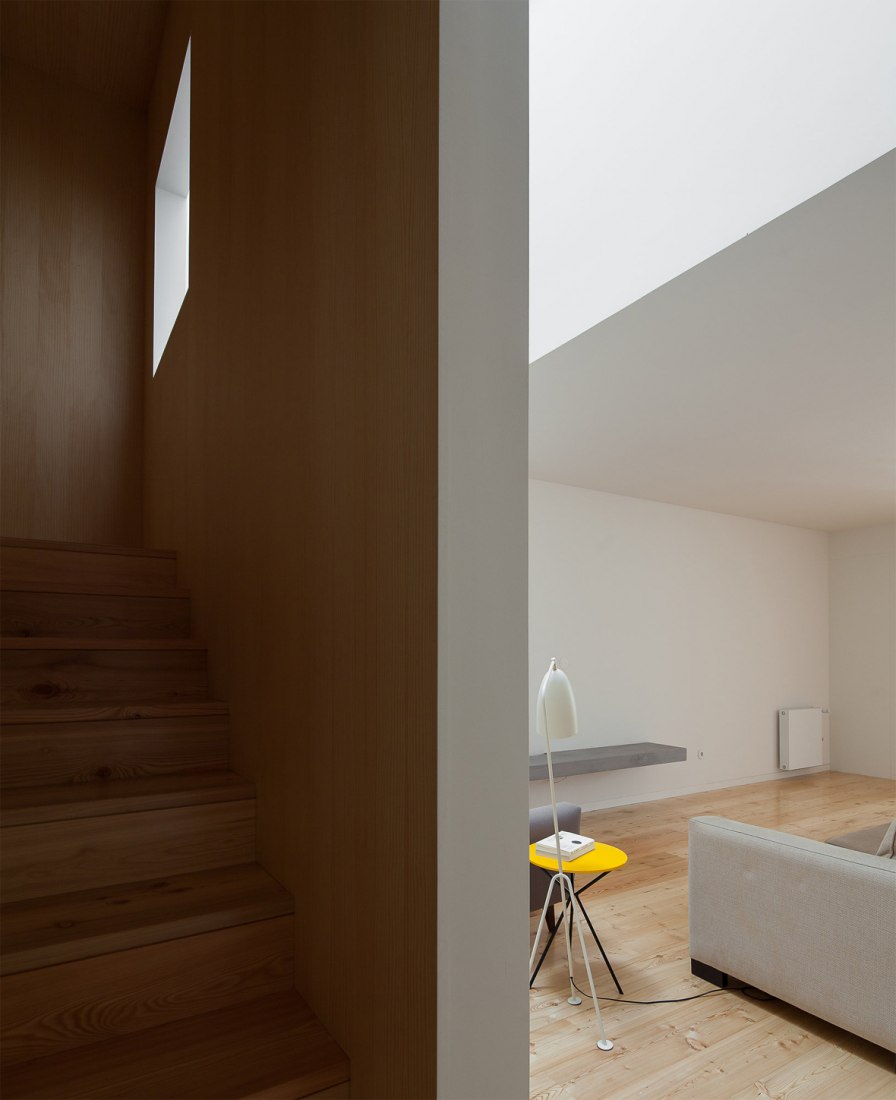Boavista House by Pablo Pita Architects. Interior view of the social space.Photograph © José Campos.