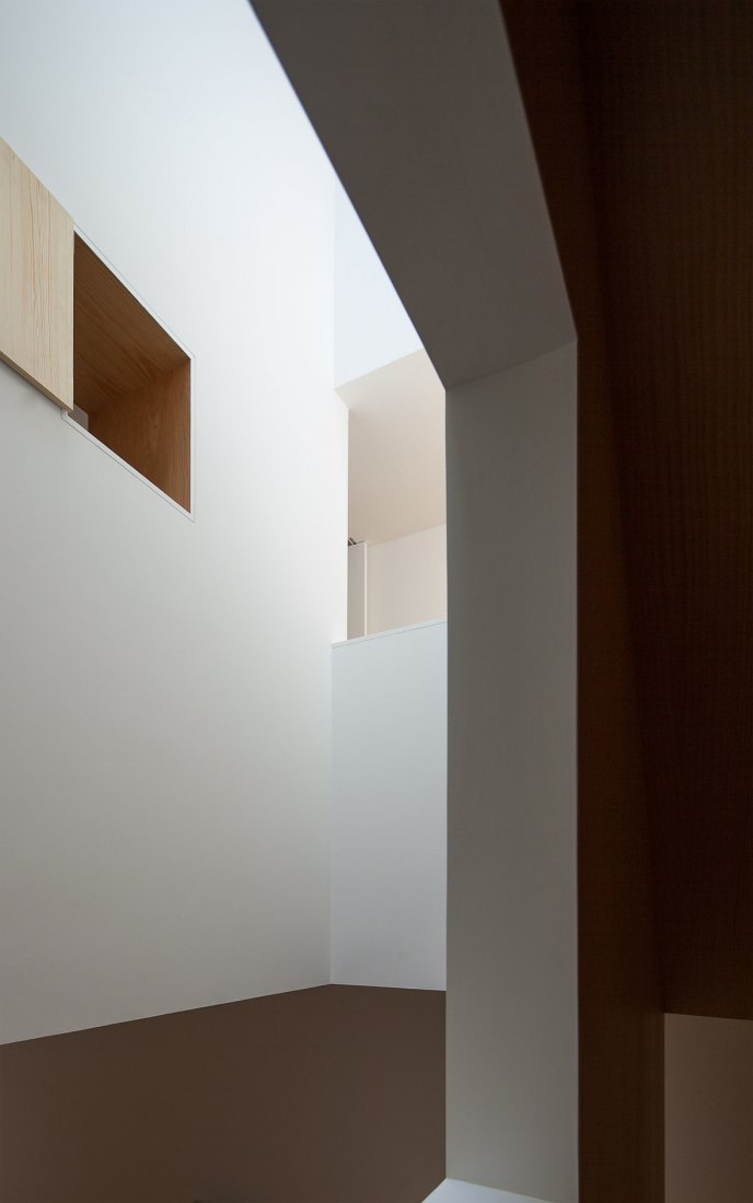Boavista House by Pablo Pita Architects. Interior view of the social space.Photograph © José Campos.