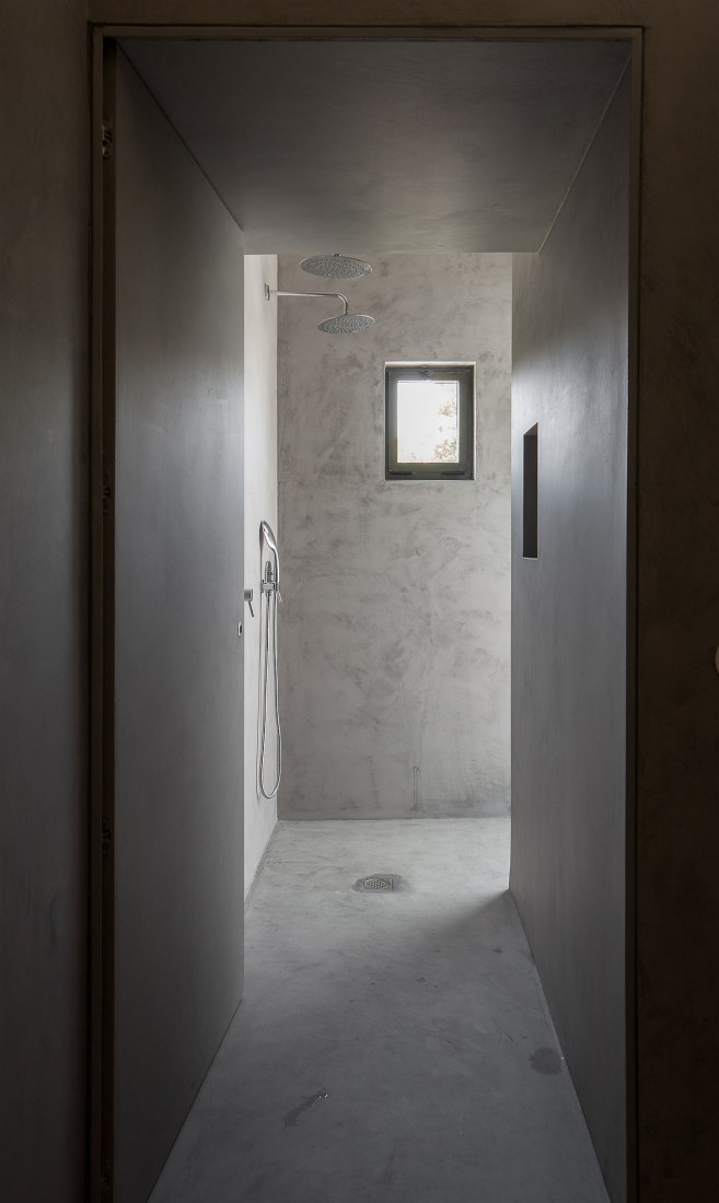 Boavista House by Pablo Pita Architects. Interior view of the social space.Photograph © José Campos.