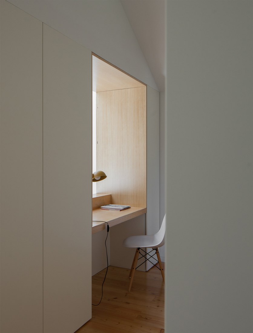 Boavista House by Pablo Pita Architects. Interior view of the social space.Photograph © José Campos.