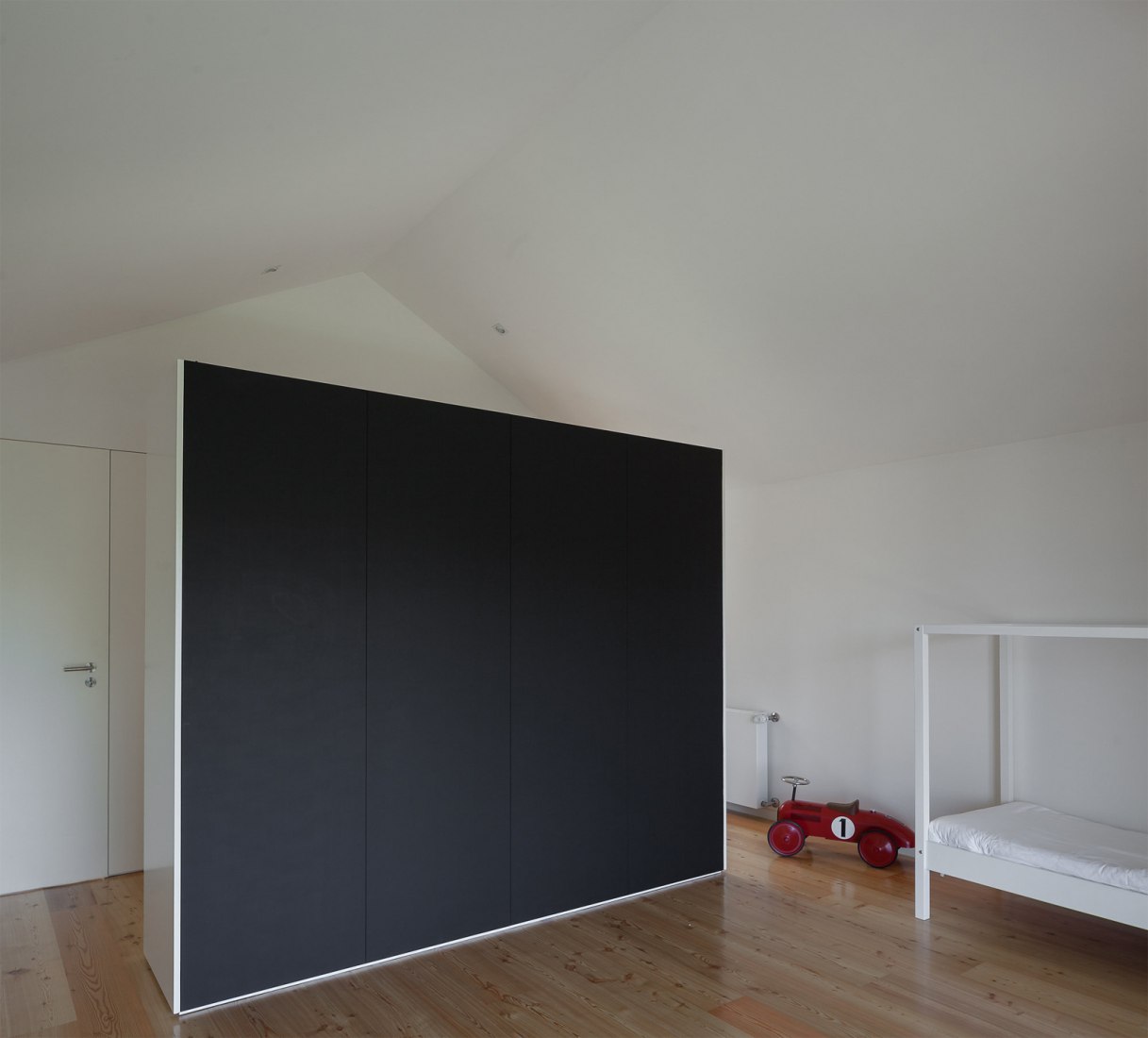 Boavista House by Pablo Pita Architects. Interior view of the social space.Photograph © José Campos.
