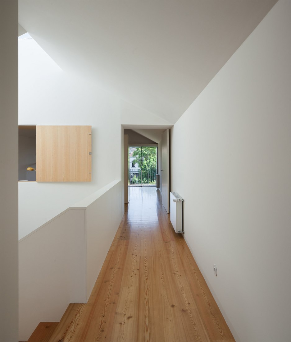 Boavista House by Pablo Pita Architects. Interior view of the social space.Photograph © José Campos.