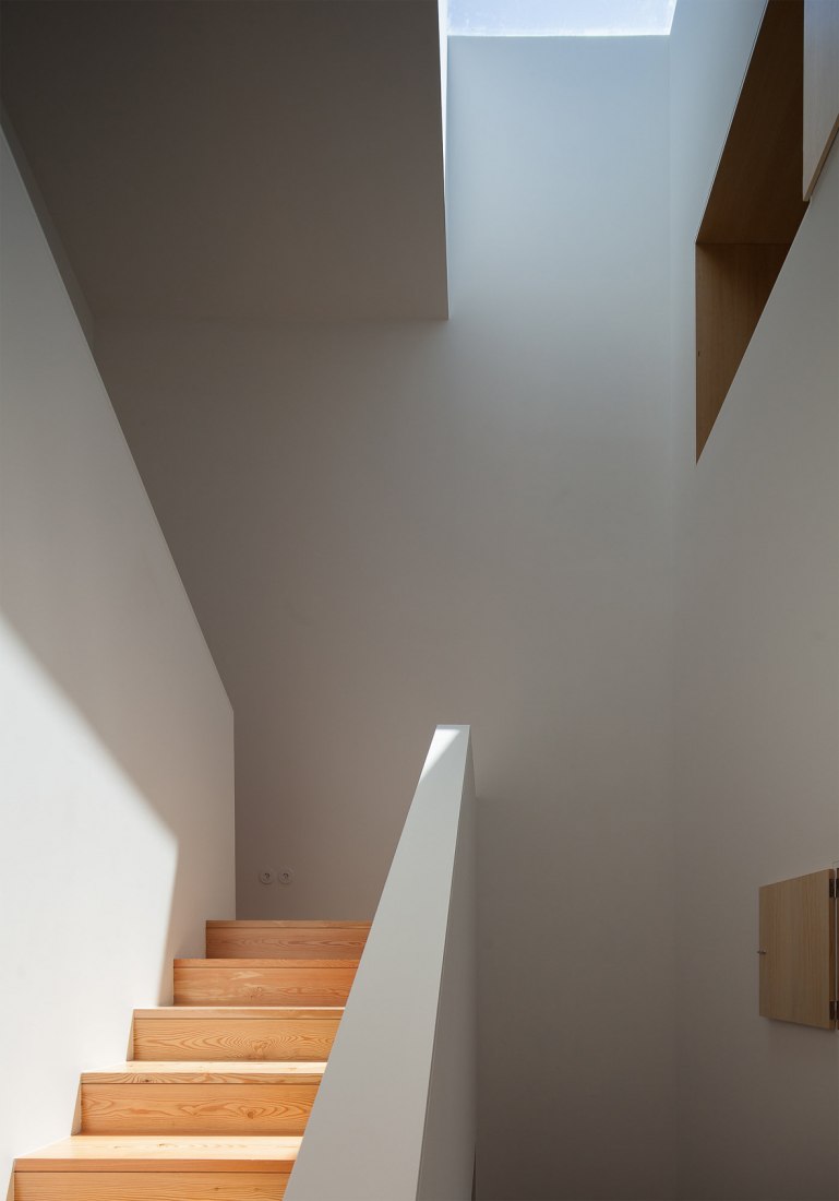 Boavista House by Pablo Pita Architects. Interior view of the social space.Photograph © José Campos.