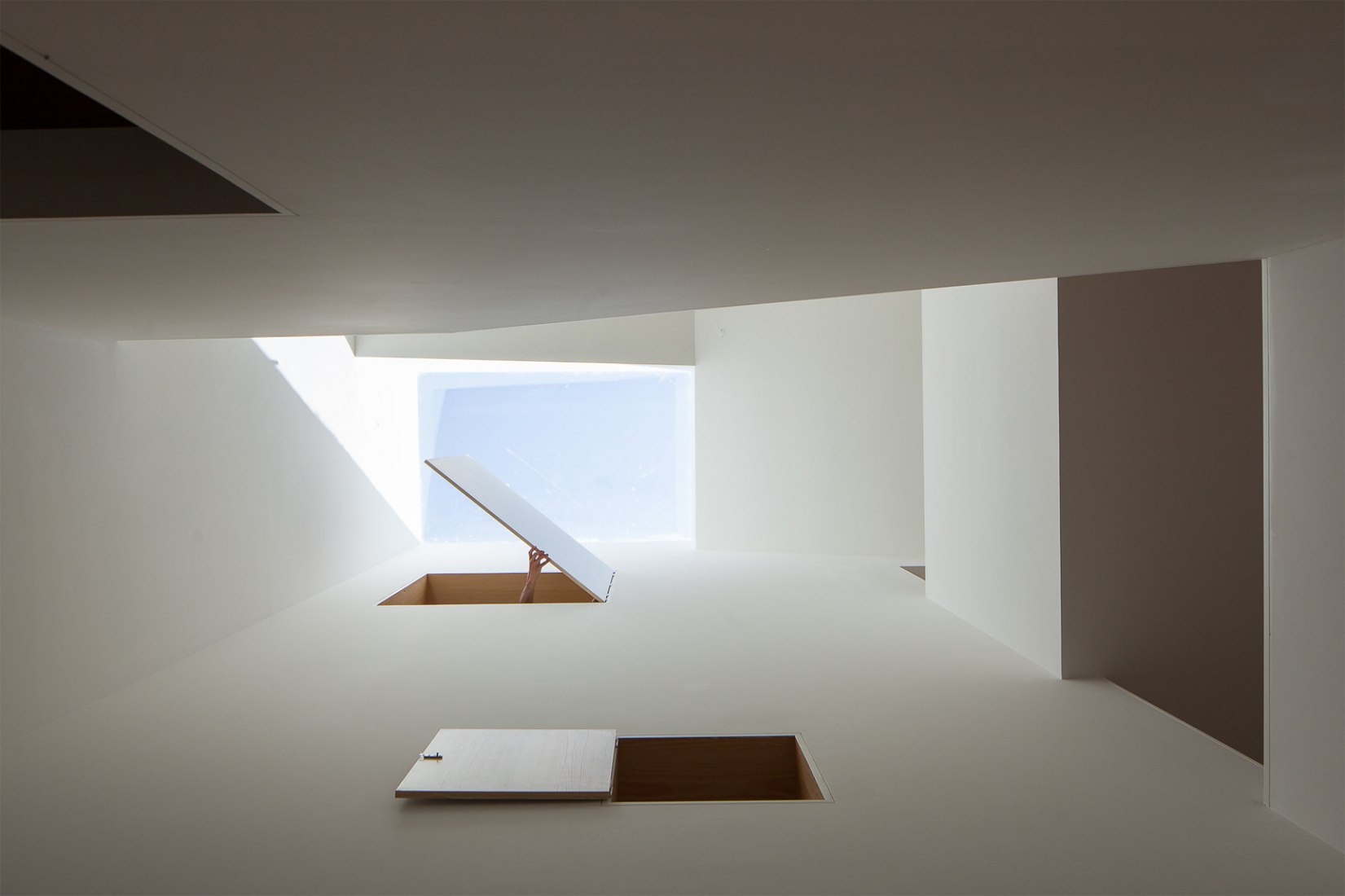 Boavista House by Pablo Pita Architects. Interior view of the social space.Photograph © José Campos.