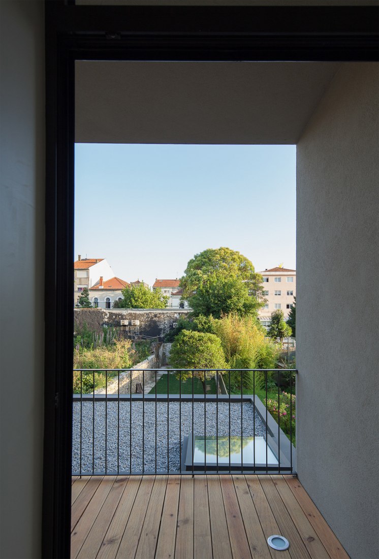 Boavista House by Pablo Pita Architects. Interior view of the social space.Photograph © José Campos.