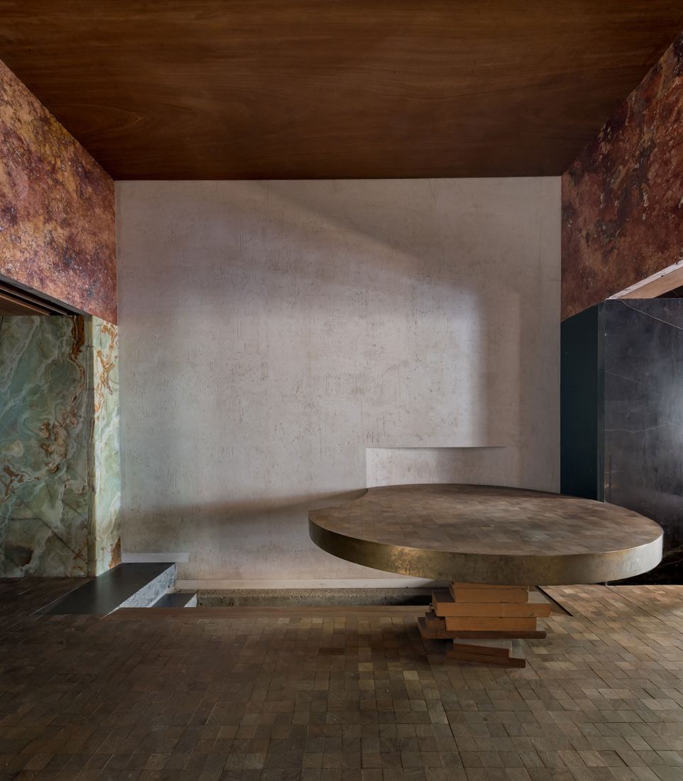 Brutalist Shoe Gallery by Paco Alonso. Photograph by Javier de Paz García.