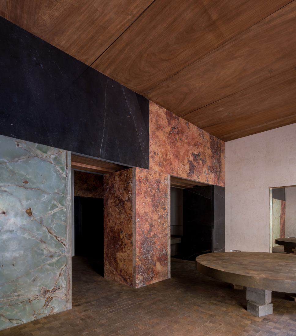 Resplandores de posmodernidad. Zapatería-galería en Jorge Juan 55 por ...