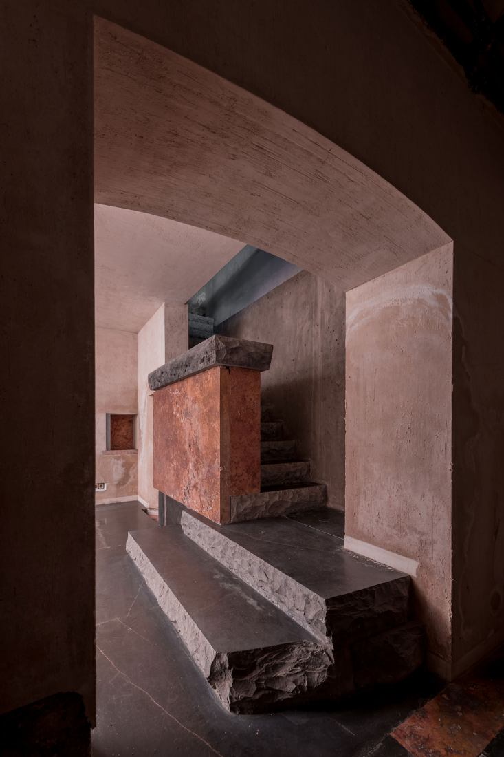 Brutalist Shoe Gallery by Paco Alonso. Photograph by Javier de Paz García.