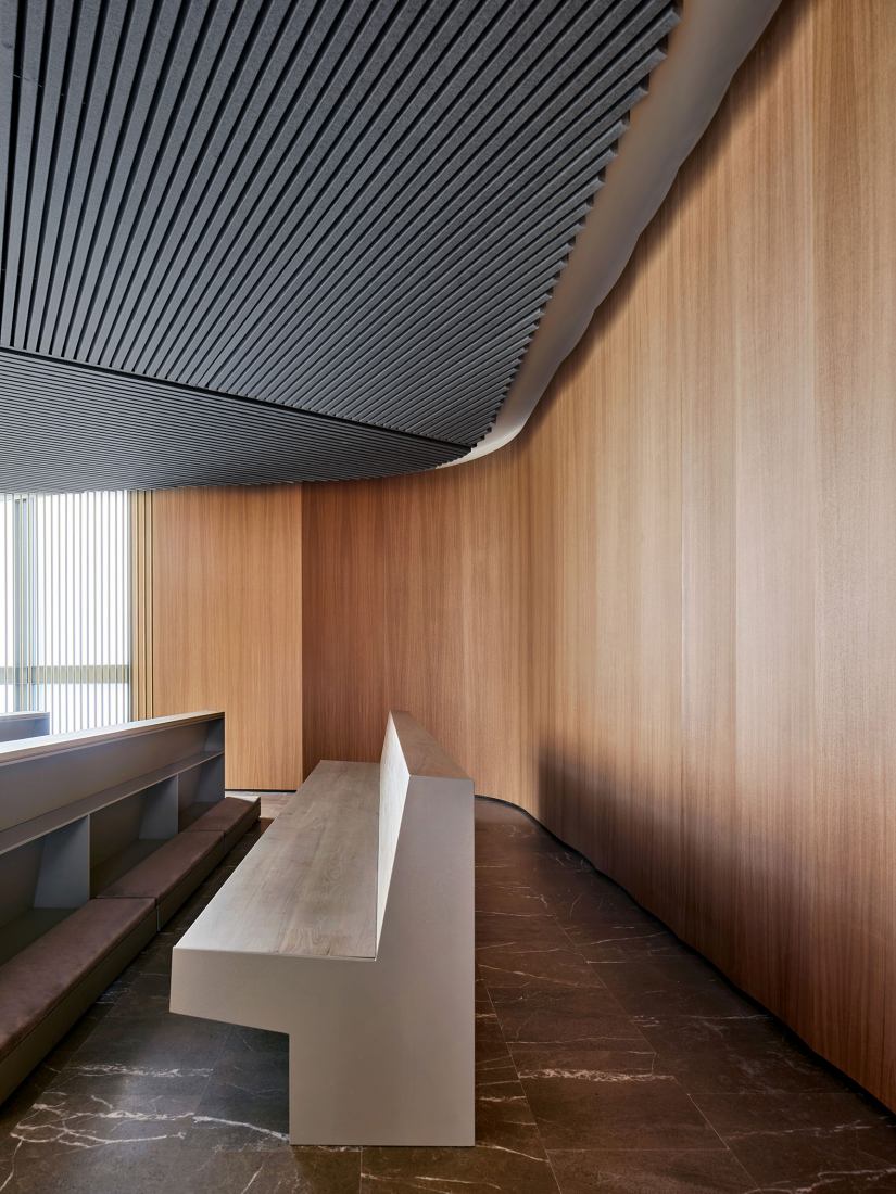 Oratory of the new IESE Building by padilla nicás arquitectos. Photograph by José Hevia.