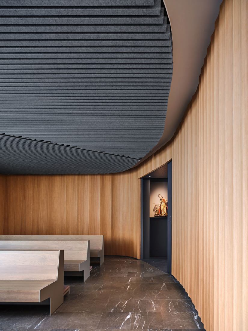 Oratory of the new IESE Building by padilla nicás arquitectos. Photograph by José Hevia.