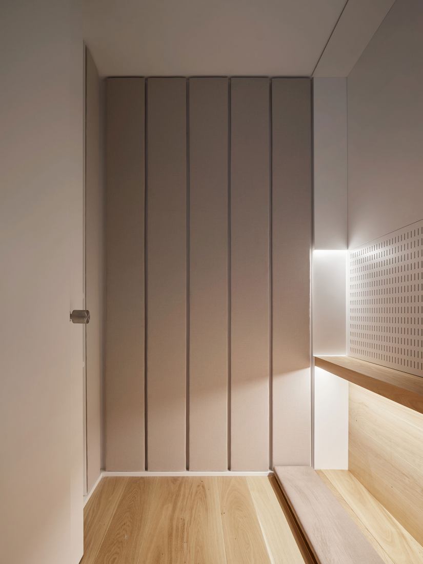 Oratory of the new IESE Building by padilla nicás arquitectos. Photograph by José Hevia.