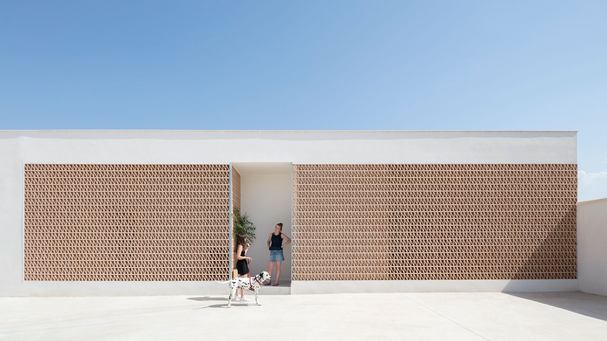 Vivienda en torno a una «era» por Palera arquitectos. Fotografía por Milena Villalba