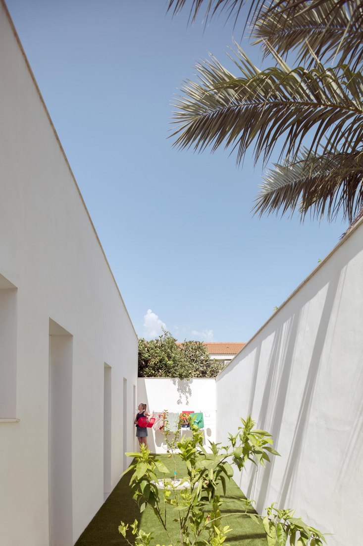 Vivienda en torno a una «era» por Palera arquitectos. Fotografía por Milena Villalba