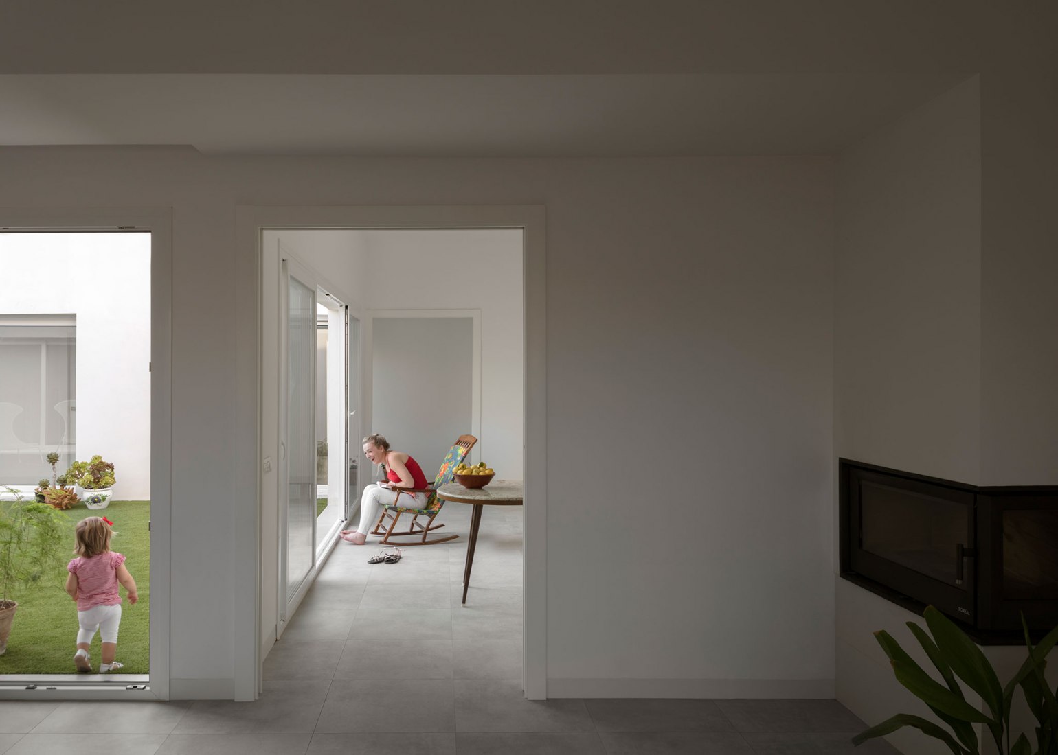 Vivienda en torno a una «era» por Palera arquitectos. Fotografía por Milena Villalba