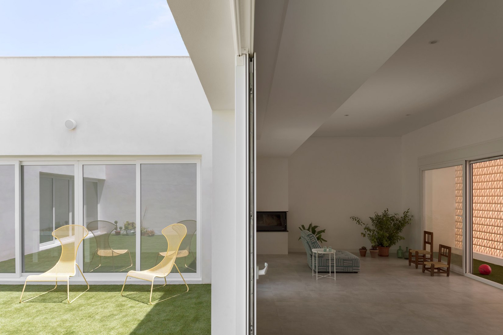 Vivienda en torno a una «era» por Palera arquitectos. Fotografía por Milena Villalba