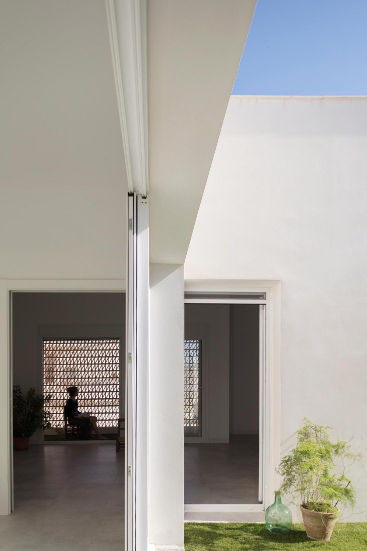Vivienda en torno a una «era» por Palera arquitectos. Fotografía por Milena Villalba