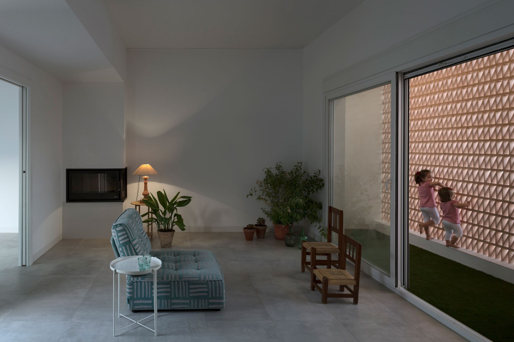 Vivienda en torno a una «era» por Palera arquitectos. Fotografía por Milena Villalba