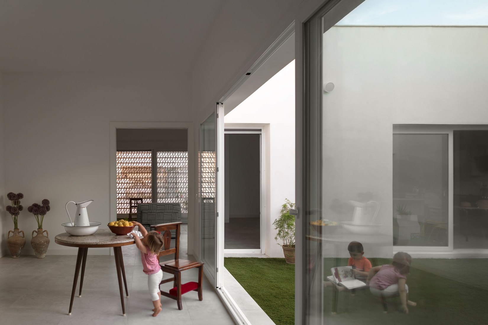 Vivienda en torno a una «era» por Palera arquitectos. Fotografía por Milena Villalba