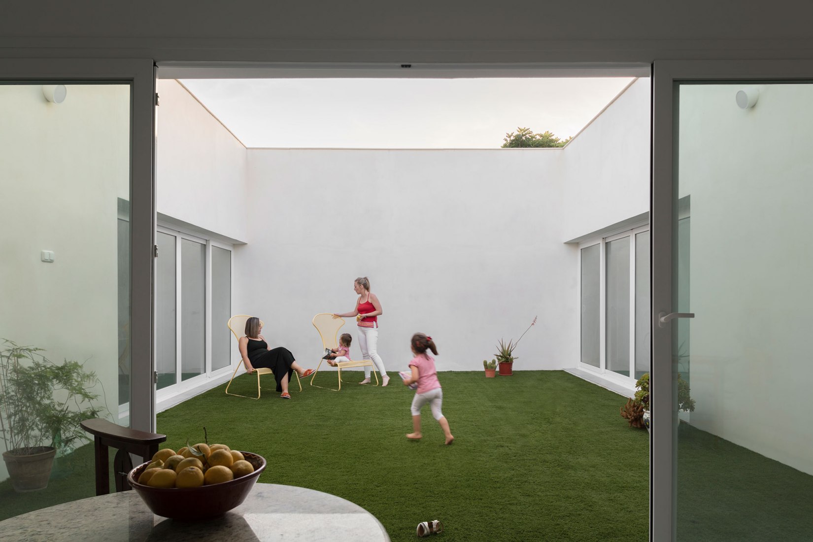 Vivienda en torno a una «era» por Palera arquitectos. Fotografía por Milena Villalba
