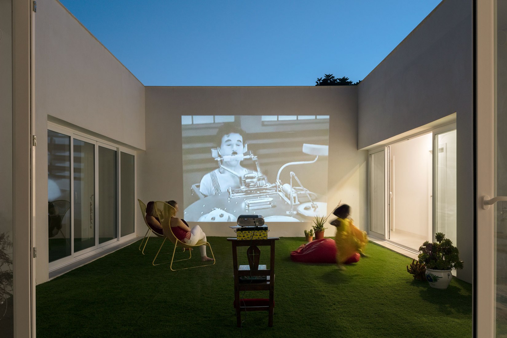 Vivienda en torno a una «era» por Palera arquitectos. Fotografía por Milena Villalba
